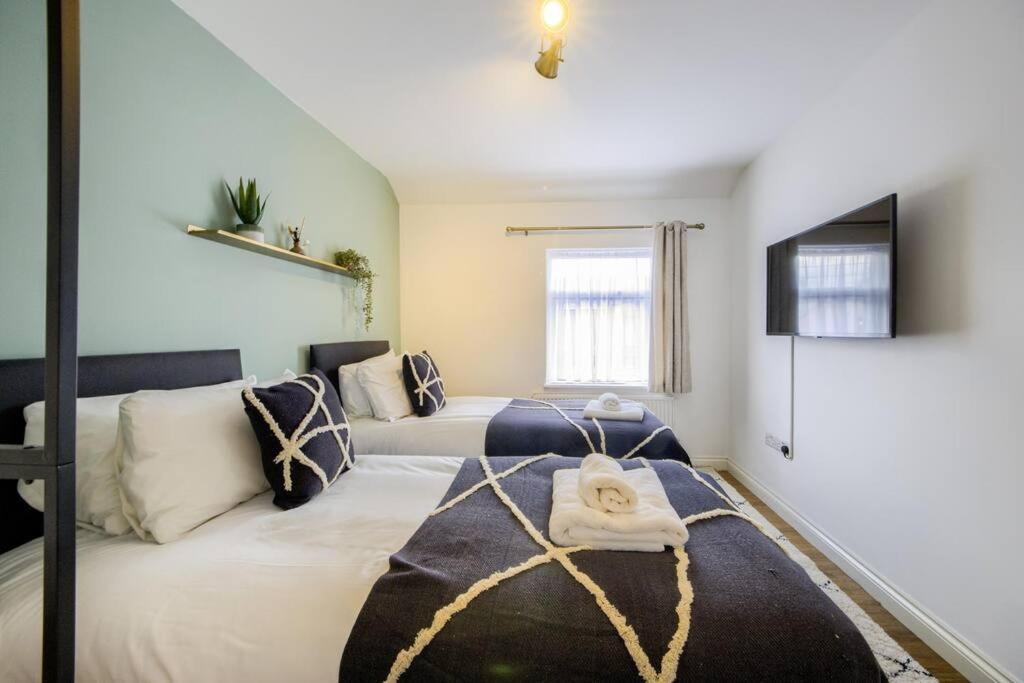 Low Rate For A 4-Bedroom House In Coventry With Free Unlimited Wi-Fi 2 Car Parking 53 Qmc Zewnętrze zdjęcie