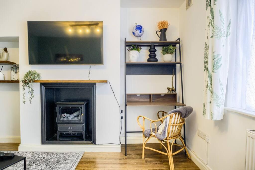 Low Rate For A 4-Bedroom House In Coventry With Free Unlimited Wi-Fi 2 Car Parking 53 Qmc Zewnętrze zdjęcie