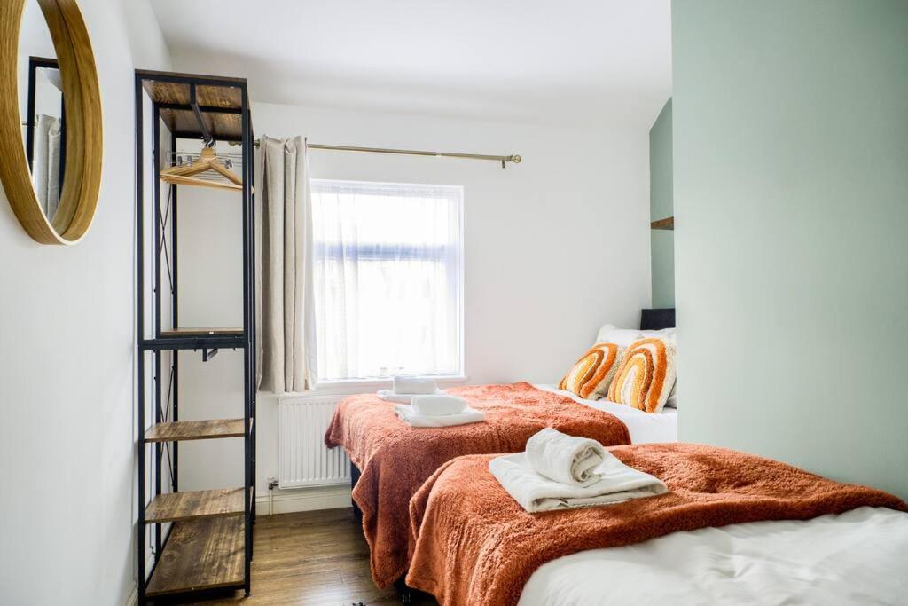 Low Rate For A 4-Bedroom House In Coventry With Free Unlimited Wi-Fi 2 Car Parking 53 Qmc Zewnętrze zdjęcie
