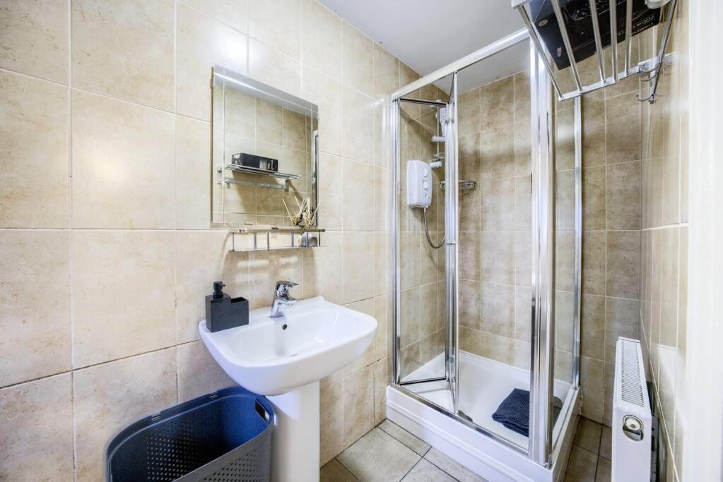 Low Rate For A 4-Bedroom House In Coventry With Free Unlimited Wi-Fi 2 Car Parking 53 Qmc Zewnętrze zdjęcie