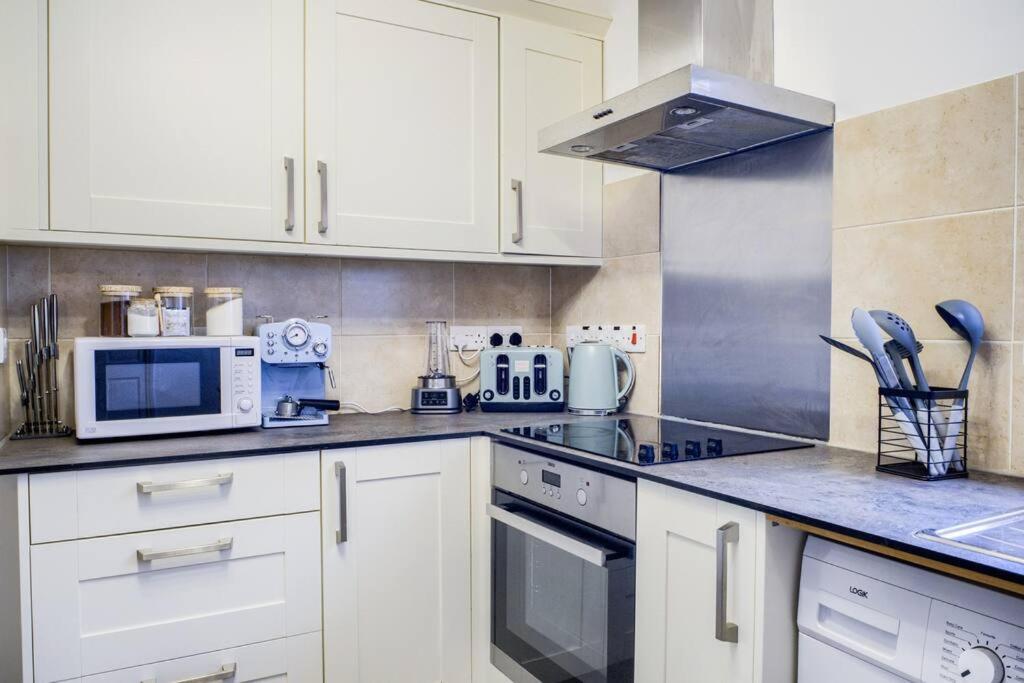 Low Rate For A 4-Bedroom House In Coventry With Free Unlimited Wi-Fi 2 Car Parking 53 Qmc Zewnętrze zdjęcie