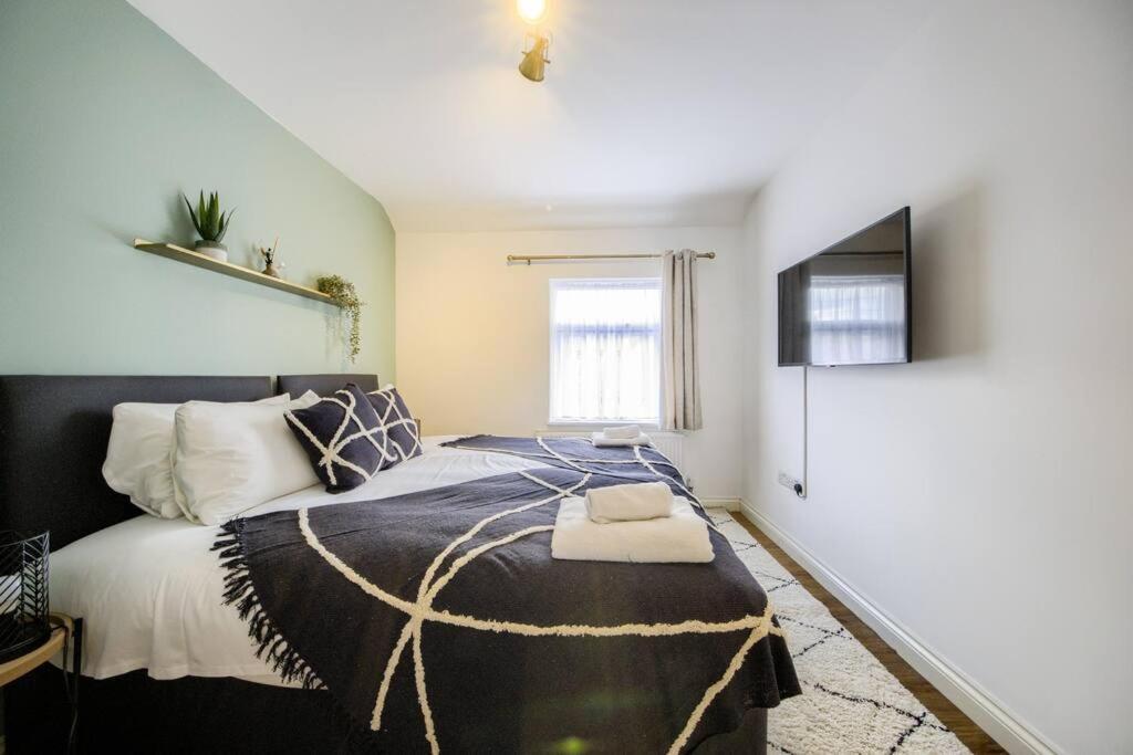 Low Rate For A 4-Bedroom House In Coventry With Free Unlimited Wi-Fi 2 Car Parking 53 Qmc Zewnętrze zdjęcie