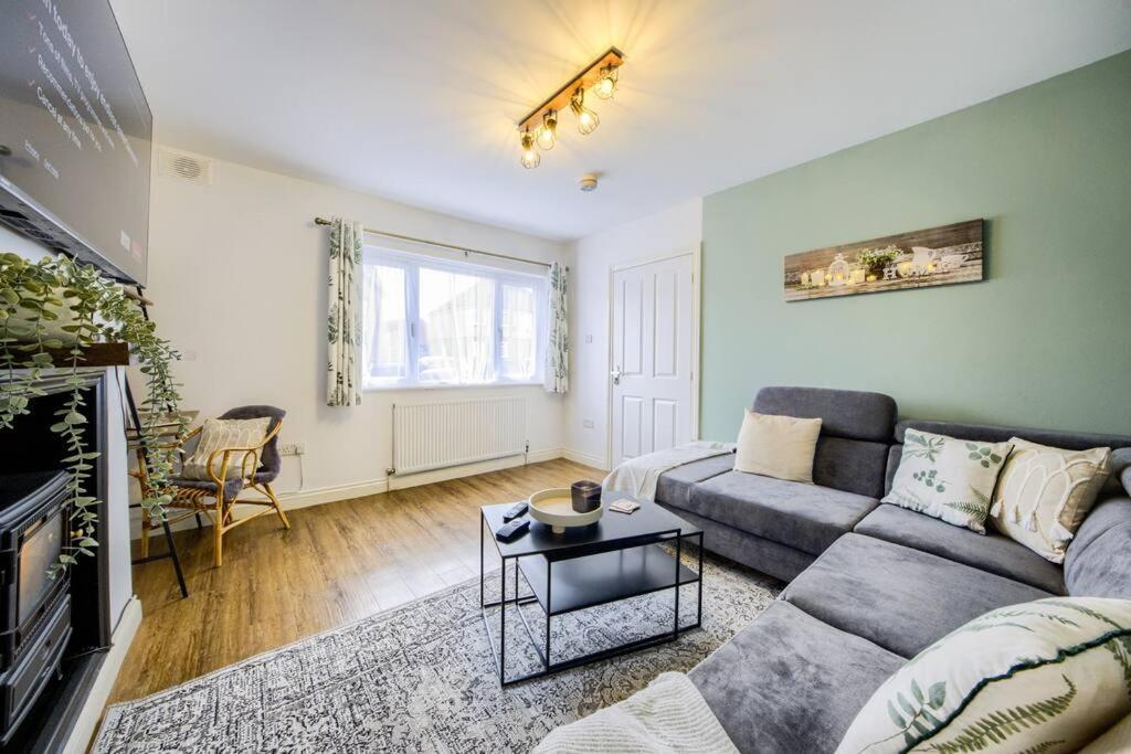 Low Rate For A 4-Bedroom House In Coventry With Free Unlimited Wi-Fi 2 Car Parking 53 Qmc Zewnętrze zdjęcie